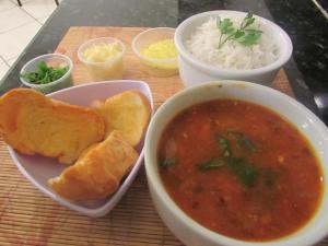 Makanan di atau berdekatan hotel