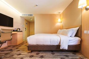Katil atau katil-katil dalam bilik di Metropark Hotel Mongkok