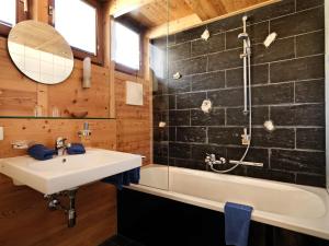 Koupelna v ubytování Hotel Goldener Adler - im Sommer Silvretta Card Premium inkludiert