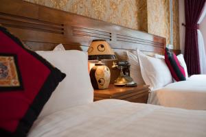 Postel nebo postele na pokoji v ubytování Sapa Luxury Hotel