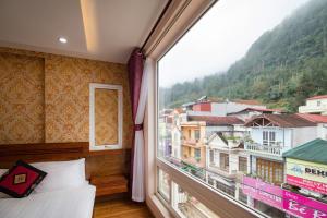 Nespecifikovaný výhled na hory nebo výhled na hory při pohledu z hotelu