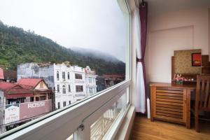 Nespecifikovaný výhled na hory nebo výhled na hory při pohledu z hotelu