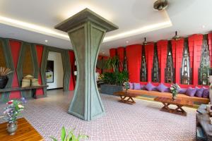 a lobby with a couch and a column in a room at Golden Temple Villa in Siem Reap