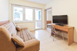 Een TV en/of entertainmentcenter bij Ośrodek Wczasowy Bursztyn

