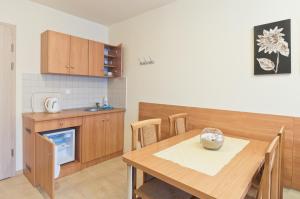 Een keuken of kitchenette bij Ośrodek Wczasowy Bursztyn