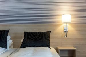 Postel nebo postele na pokoji v ubytování Tyrifjord Hotell