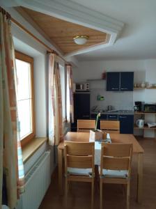 Kuchyň nebo kuchyňský kout v ubytování Ferienwohnung Gertraud und Peter Geisler