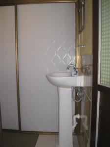 A bathroom at Hotel Casa Cortes
