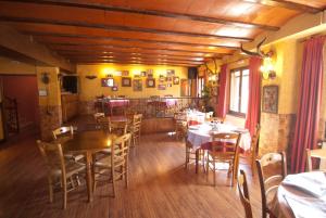 Restaurace v ubytování Hostatgeria Sant Jaume + 37 fotografií