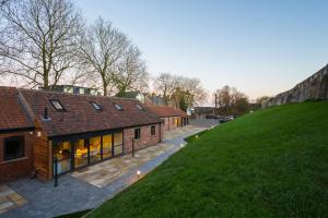 Το κτήριο όπου στεγάζεται  το διαμέρισμα