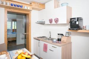 Kuchnia lub aneks kuchenny w obiekcie Apartmenthaus Lieselotte