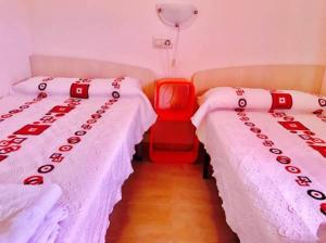 A bed or beds in a room at Apartamentos Deluxe Pompeya 5