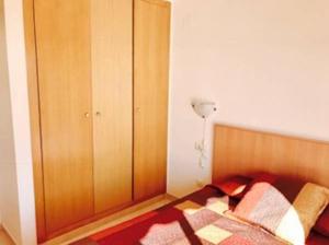 A bed or beds in a room at Apartamentos Deluxe Pompeya 5