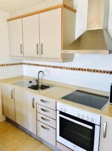 A kitchen or kitchenette at Apartamentos Deluxe Pompeya 5