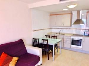 A kitchen or kitchenette at Apartamentos Deluxe Pompeya 5