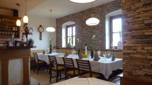 Reštaurácia alebo iné gastronomické zariadenie v ubytovaní Wohlmuth-Lückl