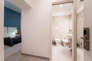 A bathroom at New Gallery