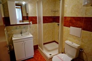 A bathroom at GT Marina & Panorama Fort Beach Apartments