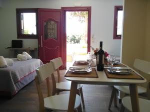 Nápoje v ubytování Mikros Gialos Apartments