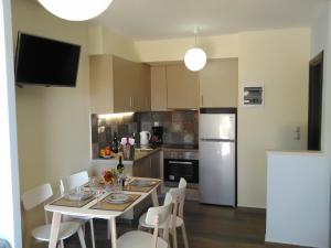 Kuchyň nebo kuchyňský kout v ubytování Mikros Gialos Apartments