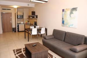 Kuchyňa alebo kuchynka v ubytovaní Apartamenty Olympic Park
