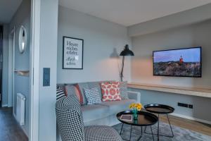 a living room with a couch and a table at Bett&Bude Boardinghouse in Westerland