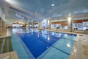 Bazén v ubytování Park Hotel Berezka nebo v jeho okolí