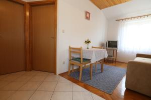 TV a/nebo společenská místnost v ubytování Apartments Nada
