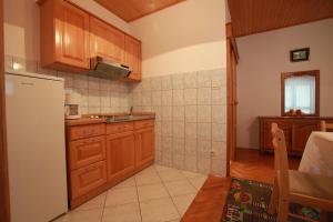 Kuchyň nebo kuchyňský kout v ubytování Apartments Nada