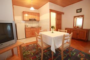 Kuchyň nebo kuchyňský kout v ubytování Apartments Nada