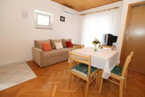 TV a/nebo společenská místnost v ubytování Apartments Nada