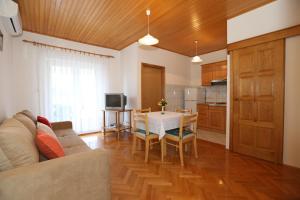Kuchyň nebo kuchyňský kout v ubytování Apartments Nada