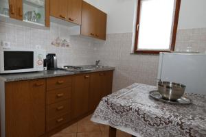 Kuchyň nebo kuchyňský kout v ubytování Apartments Nada