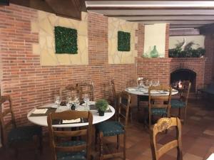 A restaurant or other place to eat at El Barondillo