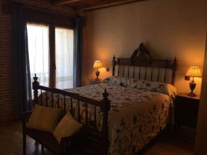A bed or beds in a room at El Barondillo