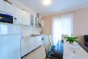 Kuchyň nebo kuchyňský kout v ubytování Apartments Garden Beach Superior