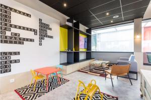Зона вітальні в ibis Styles Geneve Palexpo Aeroport