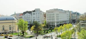 Nespecifikovaný výhled na destinaci Budapešť nebo výhled na město při pohledu z penzionu