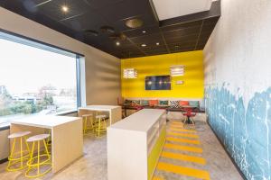 Зона вітальні в ibis Styles Geneve Palexpo Aeroport
