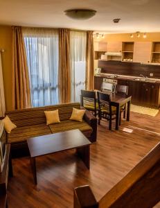 Apart Hotel Dream tesisinde bir oturma alanı