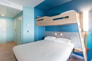 Postel nebo postele na pokoji v ubytování ibis budget Geneve Palexpo Aeroport + 36 fotografií