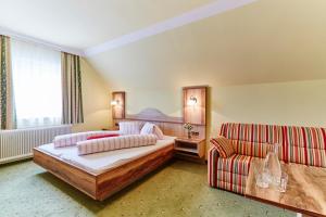 Postel nebo postele na pokoji v ubytování Landhotel Zellerhof