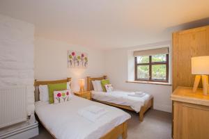 En eller flere senge i et værelse på Kingston Estate