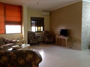 Gallery image of Honey Guesthouse in Jezzîne