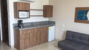 Kuchyň nebo kuchyňský kout v ubytování Aquamarina Hotel