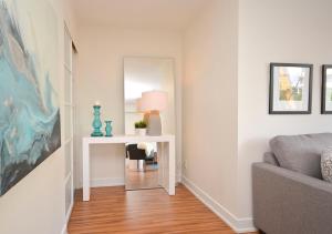 Coin salon dans l'établissement LIV Extended Stay
