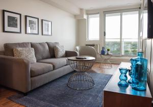 Coin salon dans l'établissement LIV Extended Stay