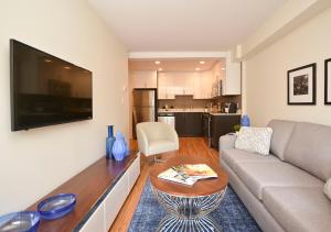 Cuisine ou kitchenette dans l'établissement LIV Extended Stay