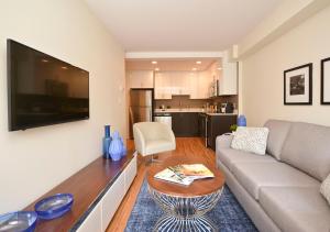 Cuisine ou kitchenette dans l'établissement LIV Extended Stay
