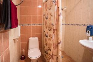 Koupelna v ubytování Endla Hotell + 12 fotografií
